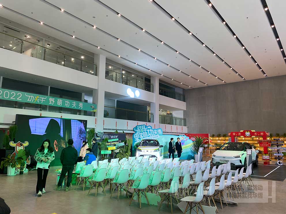 伊姆斯桌椅租賃現(xiàn)場注重舒適性和實用性