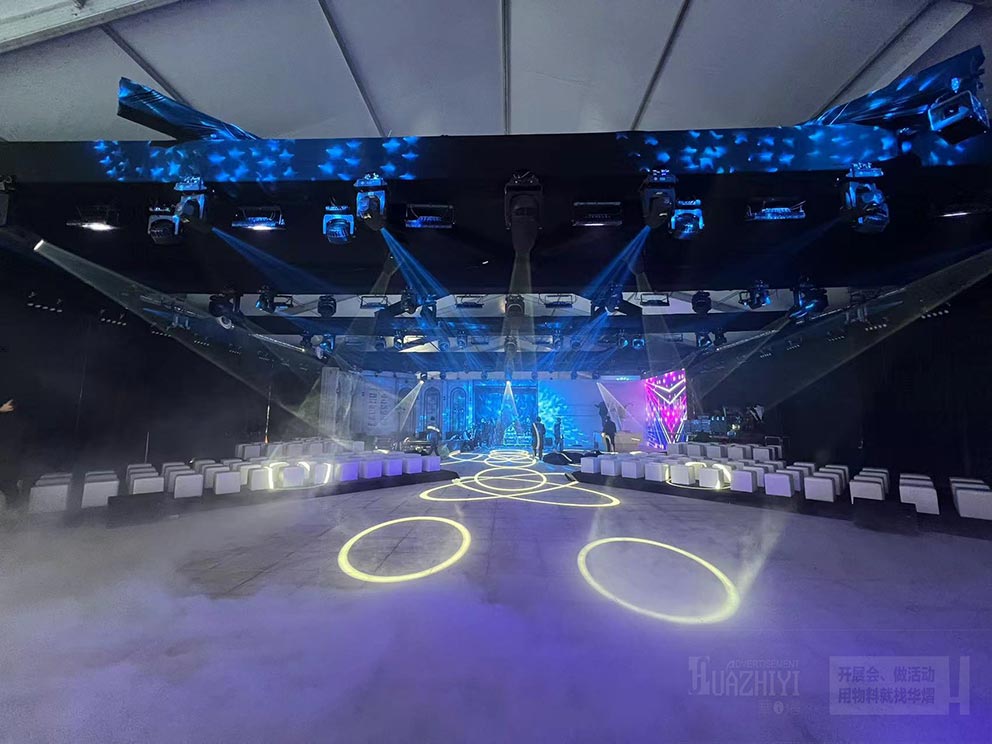 沙發(fā)凳出租公司參與汽車品牌發(fā)布會(huì)現(xiàn)場(chǎng)