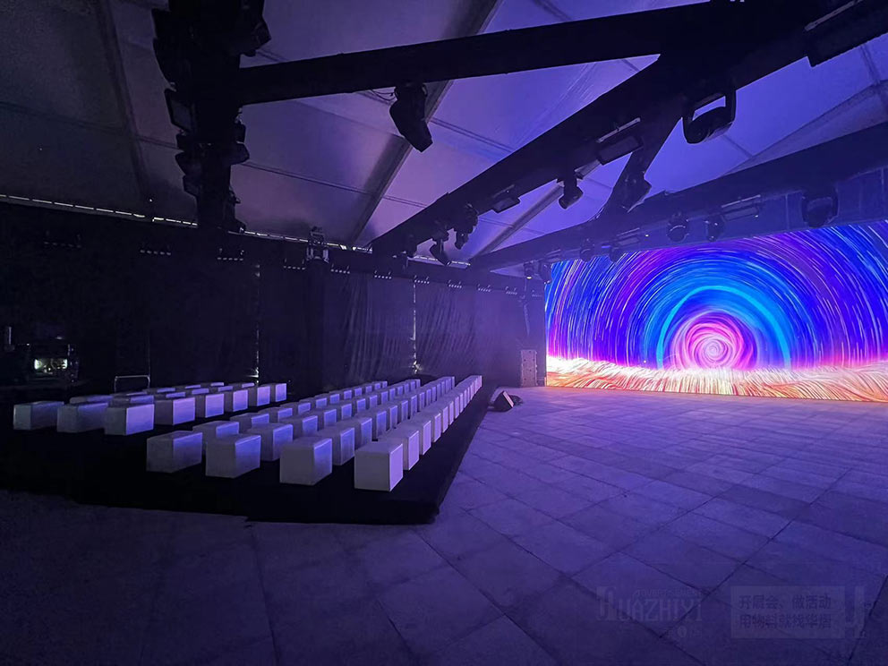 沙發(fā)凳出租公司參與汽車品牌發(fā)布會現(xiàn)場