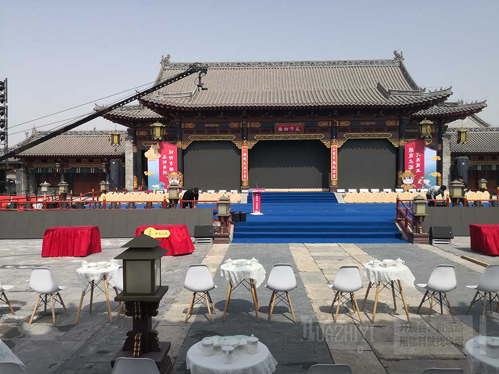 商丘市第三屆美食文化節(jié)租賃伊姆斯桌椅搭配使用