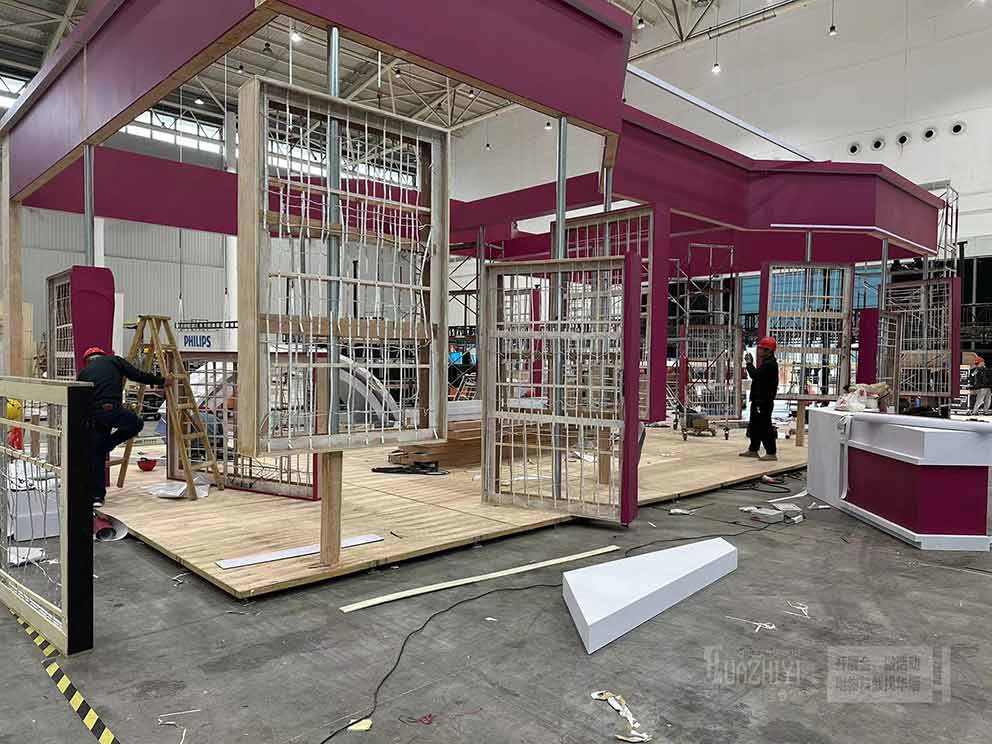 會展中心室內(nèi)展位地臺租賃該怎么鋪設(shè)？