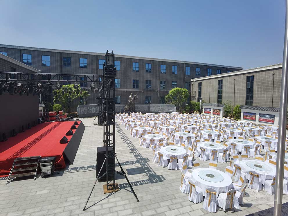 桌椅租賃公司布置開封尉氏答謝宴活動宴會現(xiàn)場