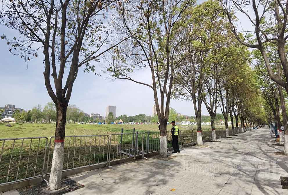 華熠鐵馬護(hù)欄租賃助力文化節(jié)開幕式現(xiàn)場(chǎng)