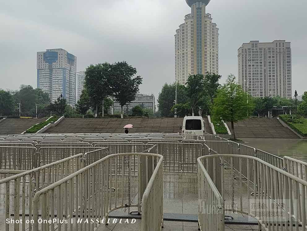 鐵馬護(hù)欄出租布置碼頭旅游季排隊(duì)護(hù)欄