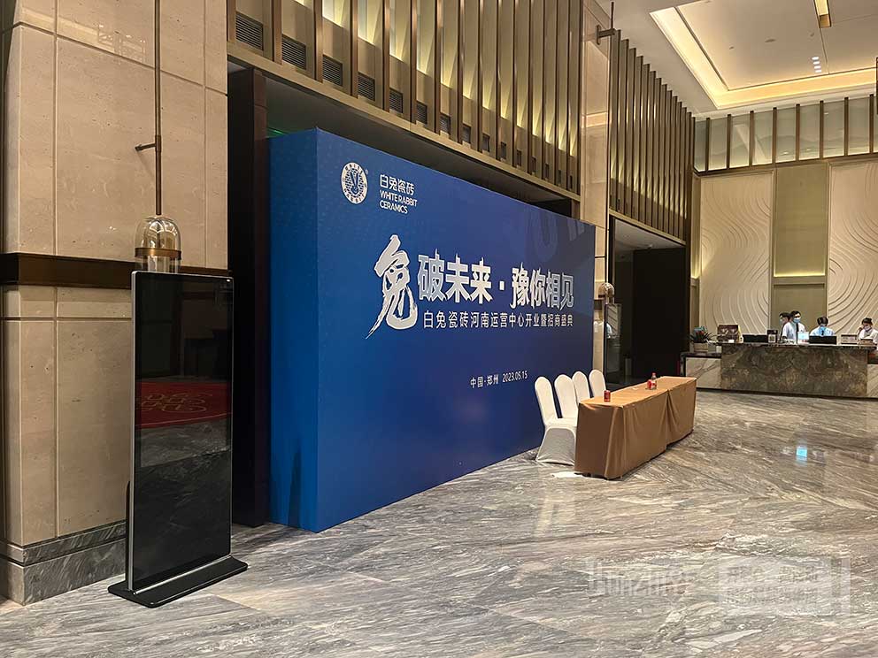 桁架出租與廣告畫面結(jié)合：打造高效宣傳的完美組合