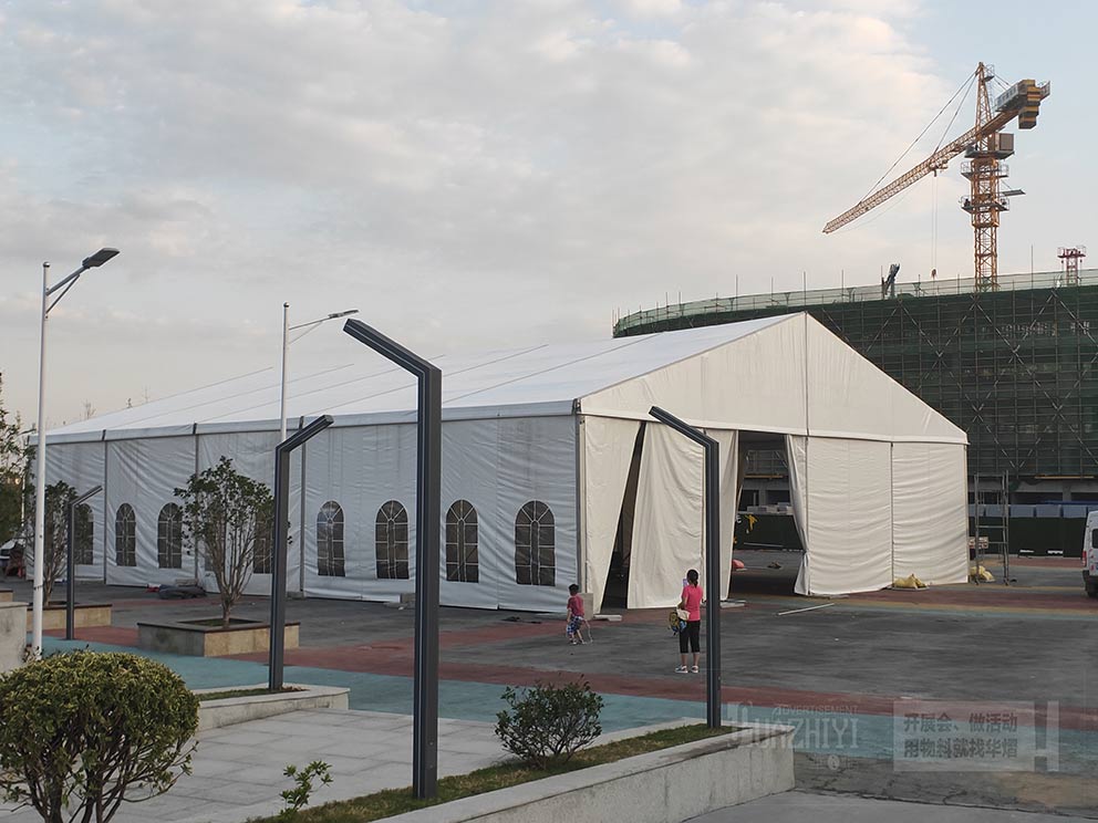 大跨度臨時(shí)倉儲(chǔ)篷房租賃:華熠助您倉庫車棚迅速搭建