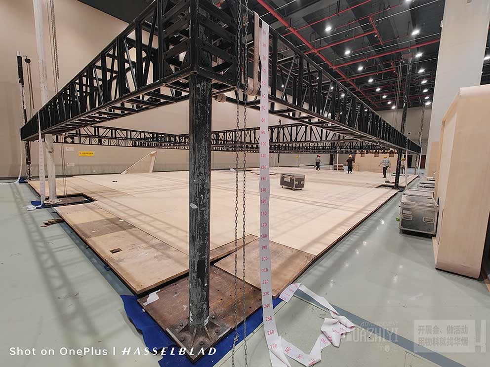 華熠地臺租賃的設計布置是一個綜合考慮多種因素的過程