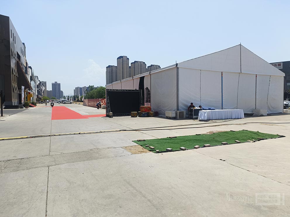 篷房租賃公司搭建藝茂倉豫酒體驗(yàn)中心盛大啟幕式現(xiàn)場(chǎng)篷房