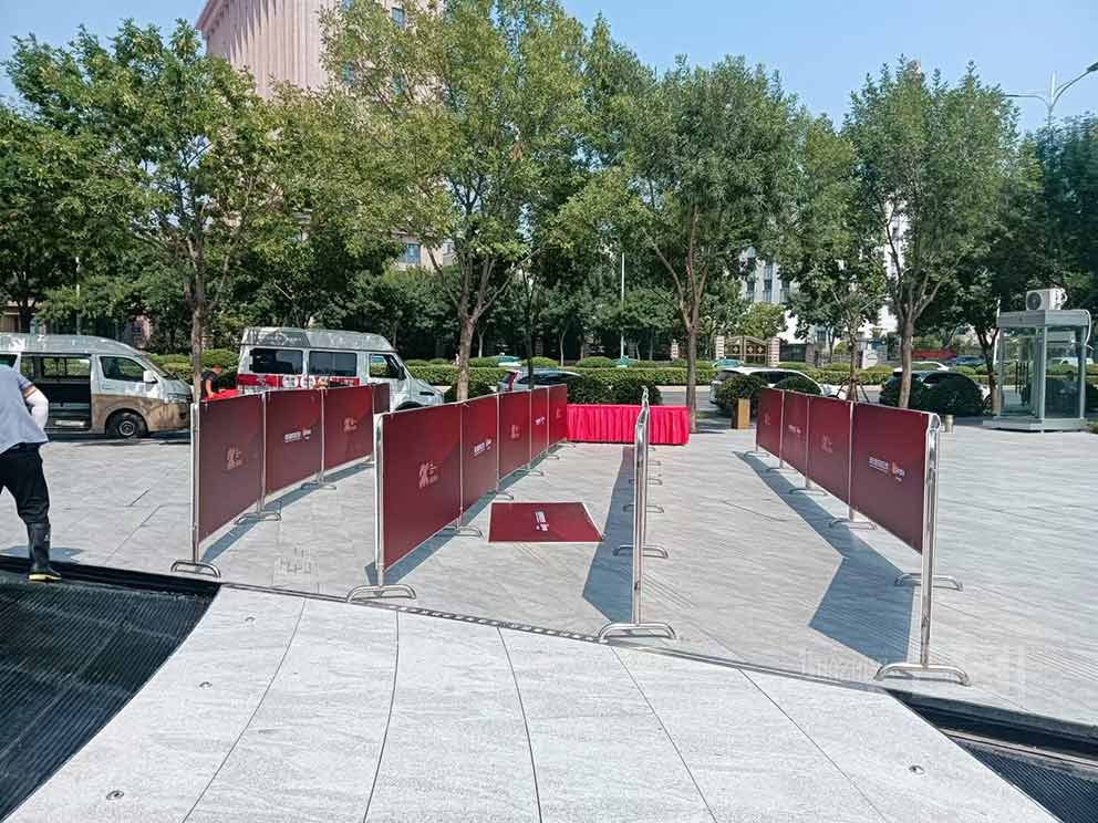 中原城市展廳開盤活動由鄭州鐵馬護欄租賃廠家參與服務(wù)