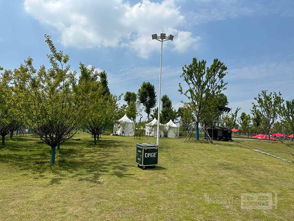 鄭州篷房租賃搭建電音節(jié)尖頂篷房作為休息室來(lái)使用