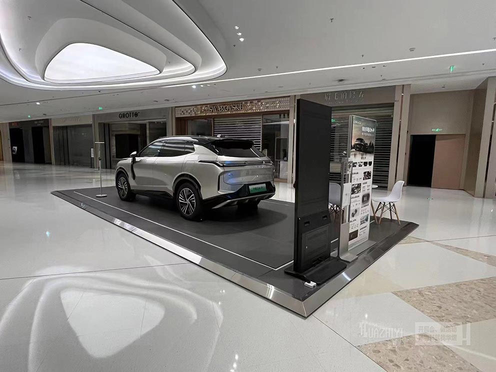 鄭州地臺出租廠家搭建了臨時車展的全套物料，讓您省心省力