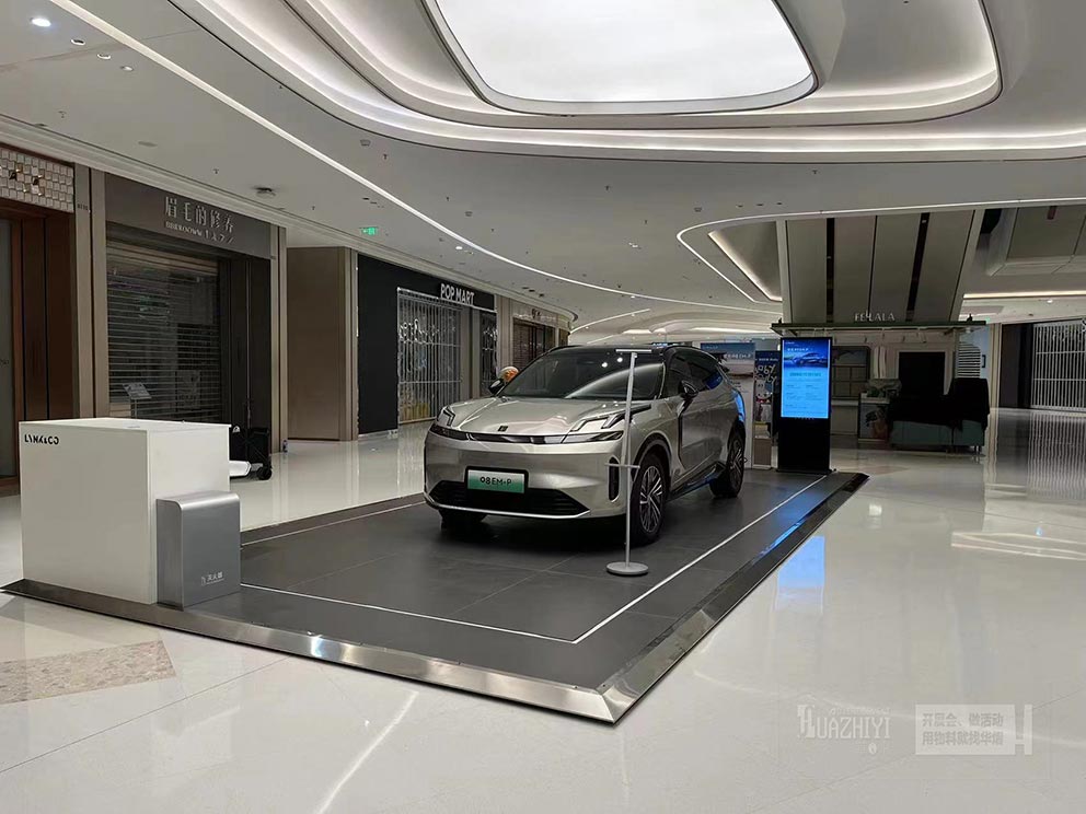 鄭州地臺出租廠家搭建了臨時車展的全套物料，讓您省心省力