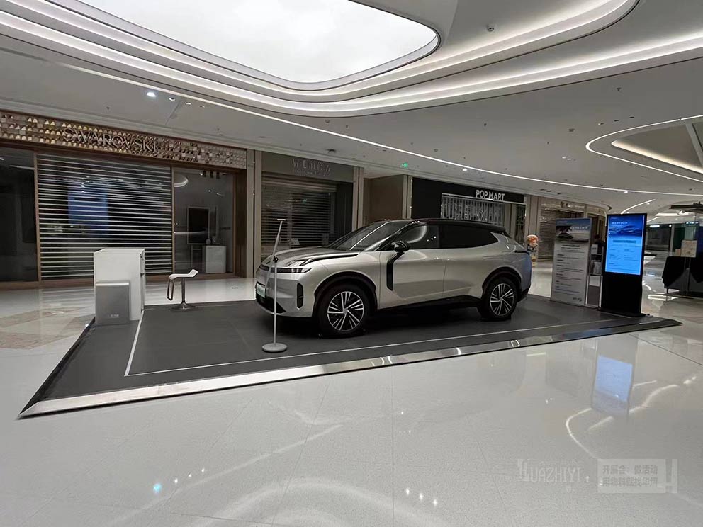 鄭州地臺出租廠家搭建了臨時車展的全套物料，讓您省心省力