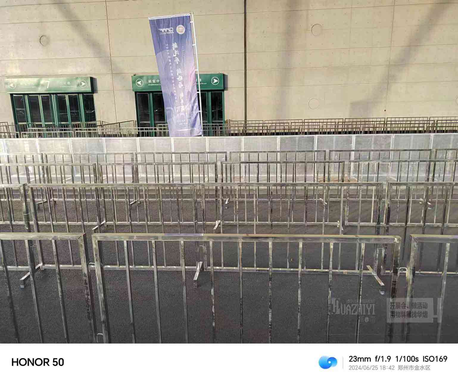 鄭州鐵馬出租提供的方管不銹鋼護欄受到大家的一致好評