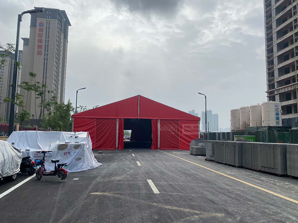 鄭州篷房租賃搭建的紅色篷房十分喜慶充滿美感