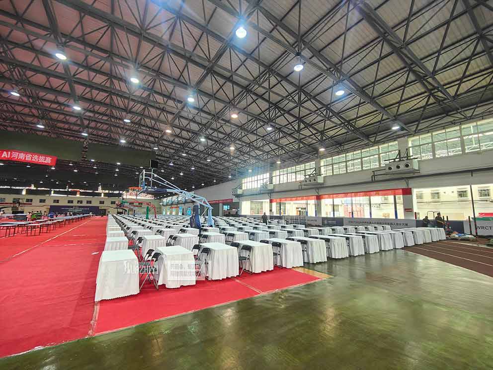洛陽桌椅租賃廠家用心服務(wù)，體育館內(nèi)比賽現(xiàn)場煥然一新