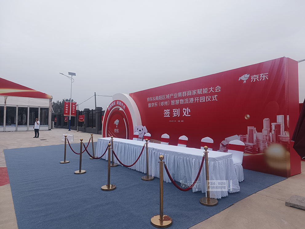 鄭州護(hù)欄租賃提供的禮賓柱點亮開園儀式喜慶氛圍