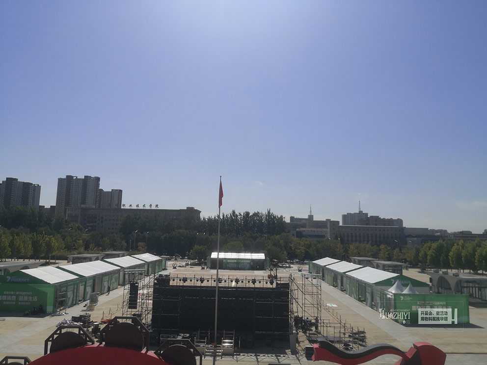 鄭州篷房出租搭建的尖頂篷房用在購物節(jié)很合適