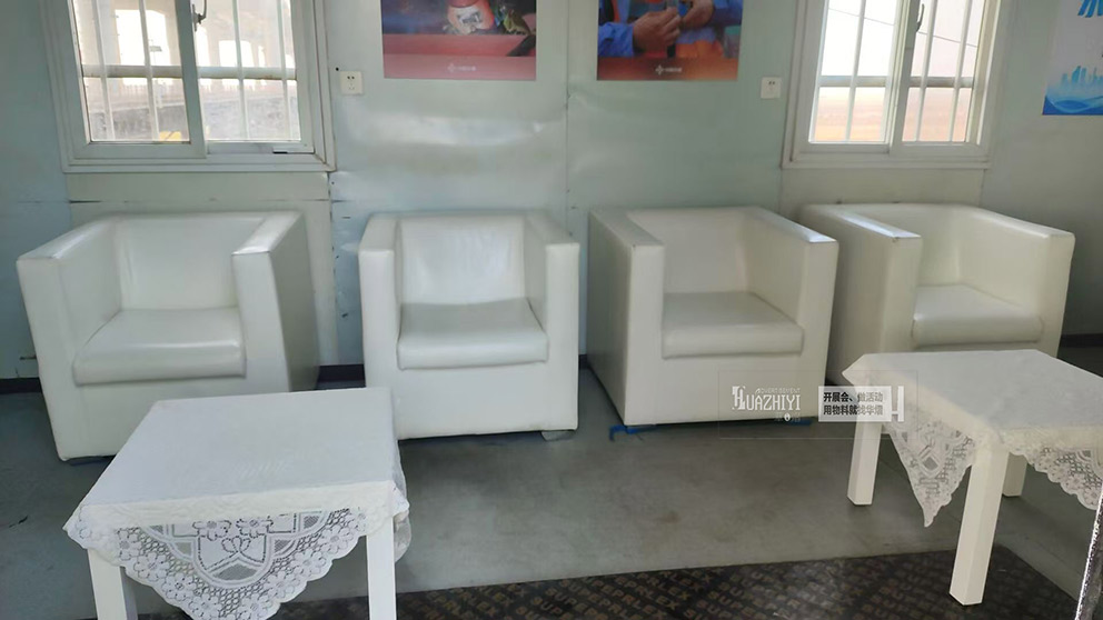 鄭州白色皮質(zhì)沙發(fā)出租可以提供配套桌子嗎？