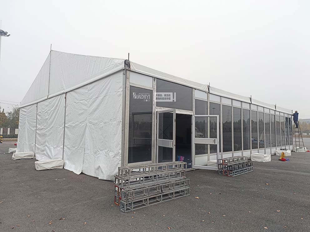 鄭州篷房搭建的玻璃篷房用作汽車(chē)臨時(shí)展廳很合適