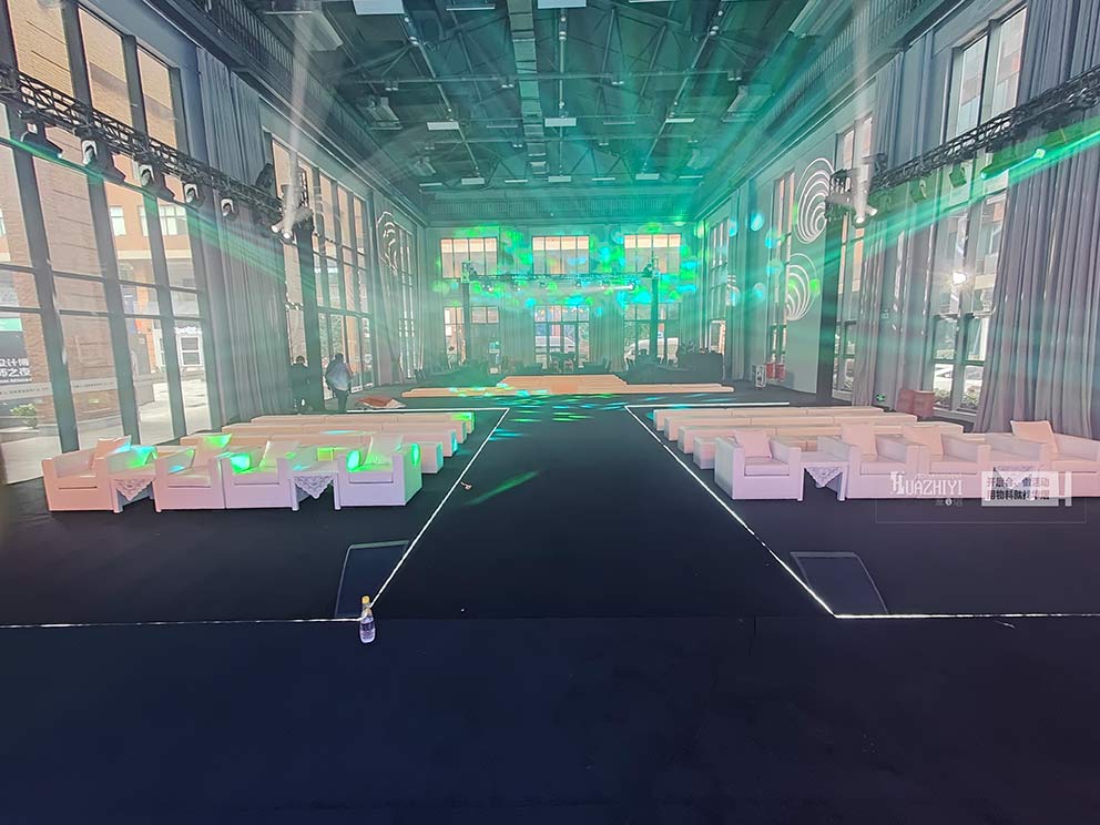 鄭州沙發(fā)出租為慶典活動提供沙發(fā)凳和沙發(fā)條