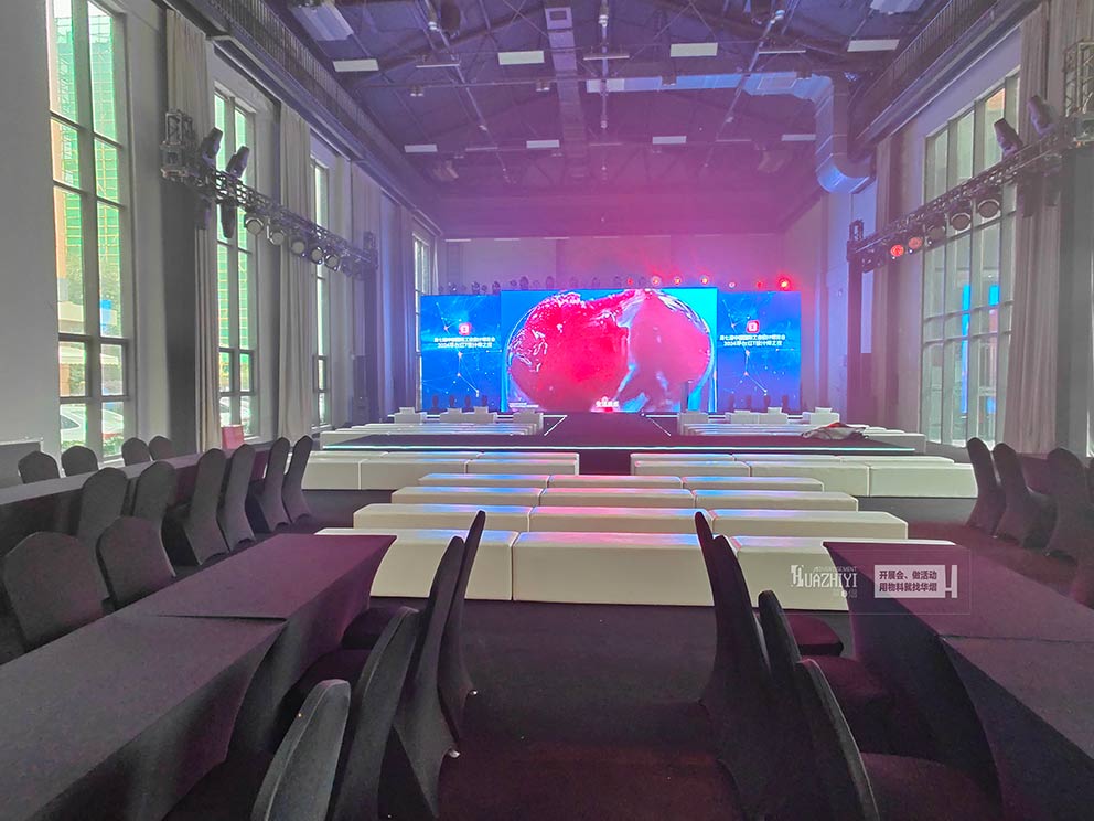 鄭州桌椅出租助力武漢紅T設(shè)計(jì)師之夜派對(duì)活動(dòng)