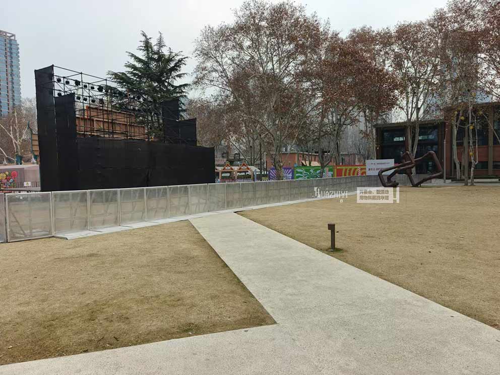 鄭州二砂泰國風情年貨節(jié)現(xiàn)場的防爆欄租賃由華熠公司提供