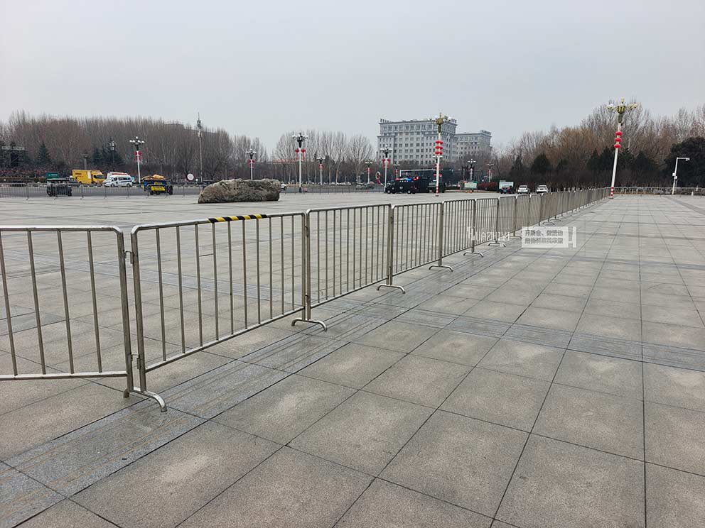 鄭州鐵馬護欄出租提供不銹鋼護欄助力濟源元宵文藝匯演