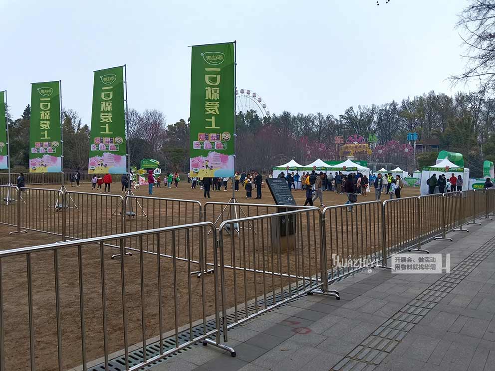 2025武漢馬拉松親子趣味跑活動鐵馬護(hù)欄租賃由華熠公司布置