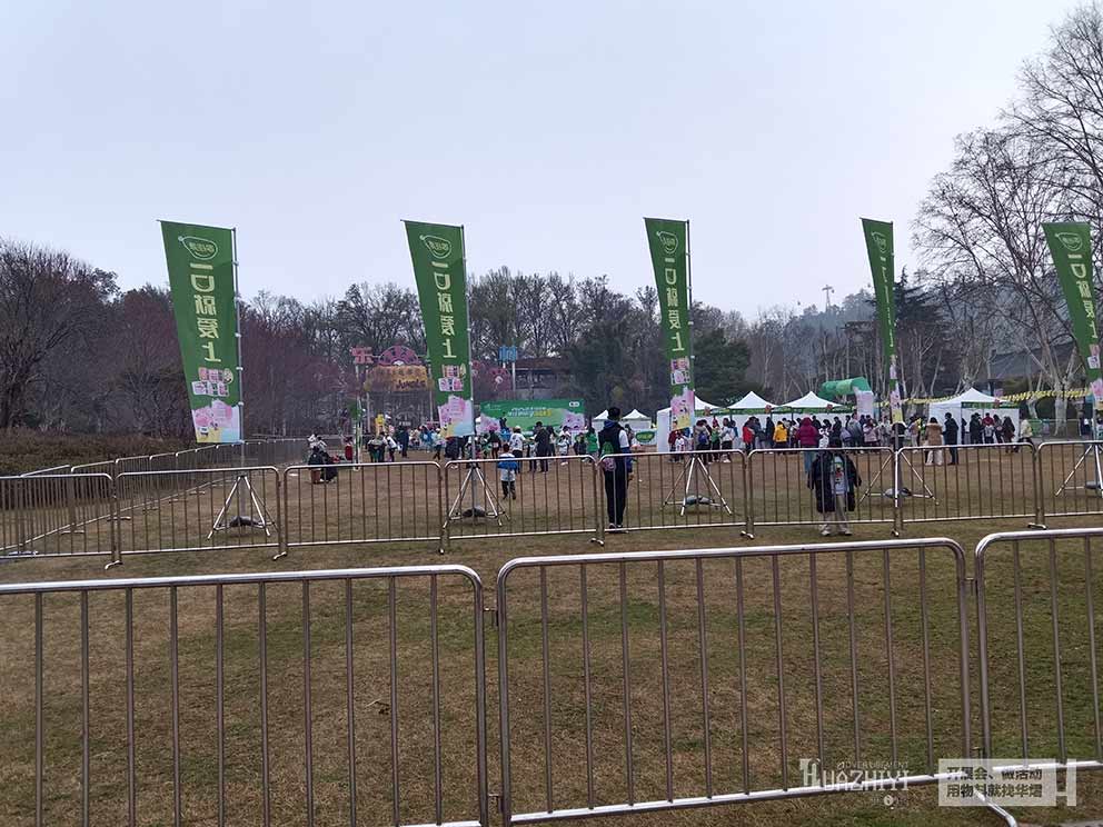 2025武漢馬拉松親子趣味跑活動鐵馬護(hù)欄租賃由華熠公司布置
