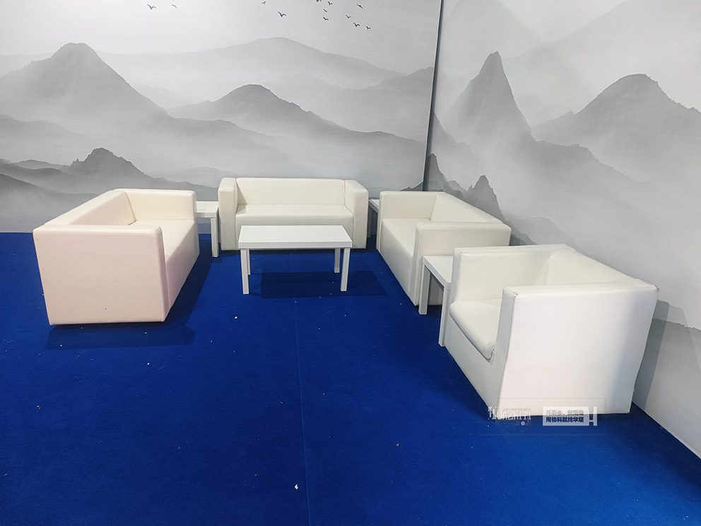 華熠沙發(fā)出租推出新產品：白色皮質雙人沙發(fā)