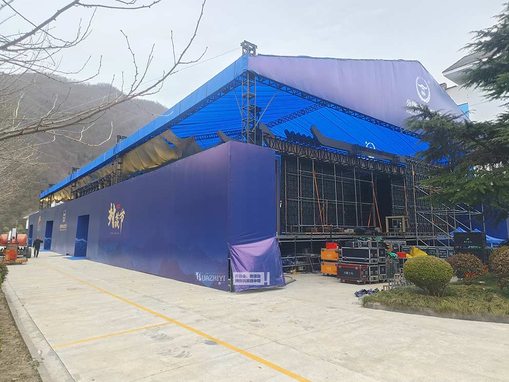 華熠篷房租賃搭建桁架展篷為酒業(yè)公司文化節(jié)助力